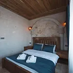 Alin Stone House Hostel *