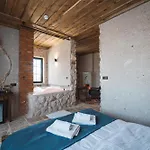 Alin Stone House Hostel *